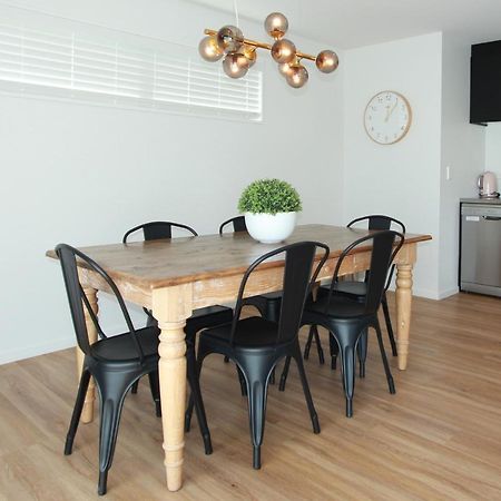 3 - Sunny Brand New House Villa Wanaka Exterior foto